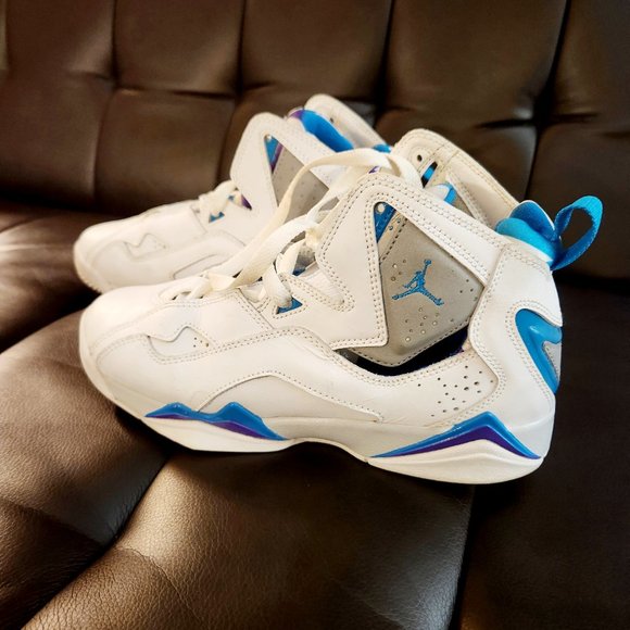 Nike Air Jordan True Flight Basketball Sneaker - Picture 4 of 5